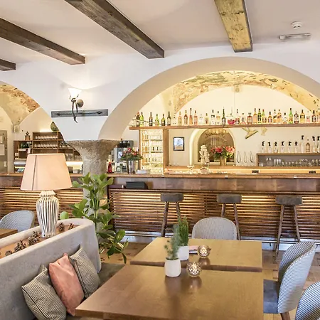 Tiefenbrunner מלון